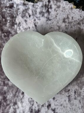 Selenite natural heart crystal bowl SNH06